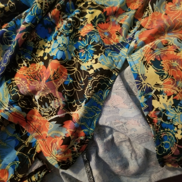 LuLaRoe Perfect T. Small. Loose fitting. Black. - Picture 4 of 7